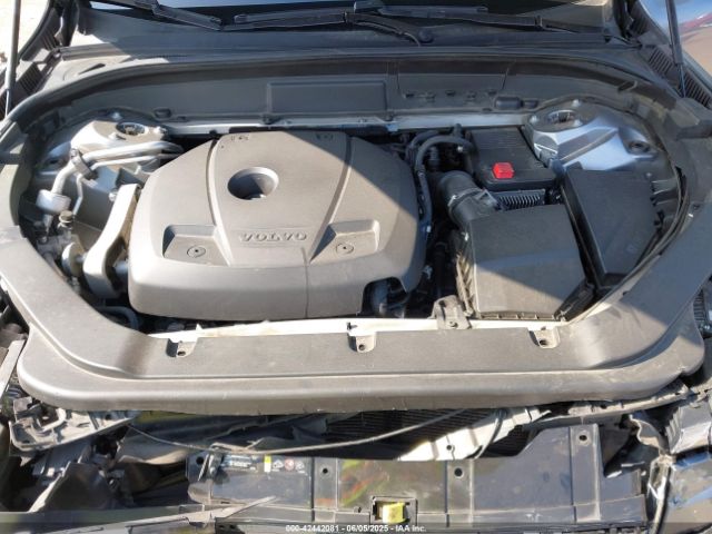 2018 VOLVO XC60 LYV102RK3JB106290 Photo 9