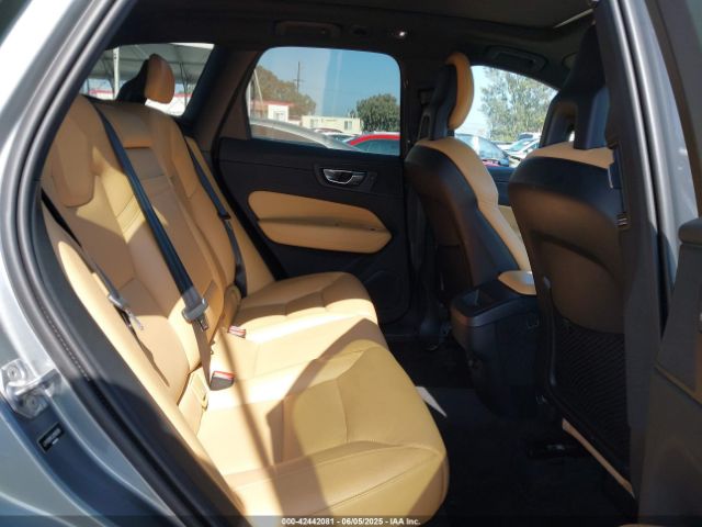 2018 VOLVO XC60 LYV102RK3JB106290 Photo 7