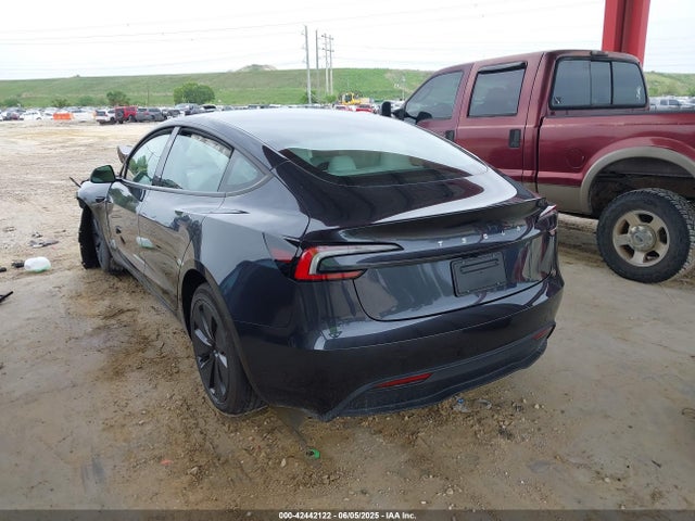 2025 TESLA MODEL 3 5YJ3E1EAXSF905176 Photo 2