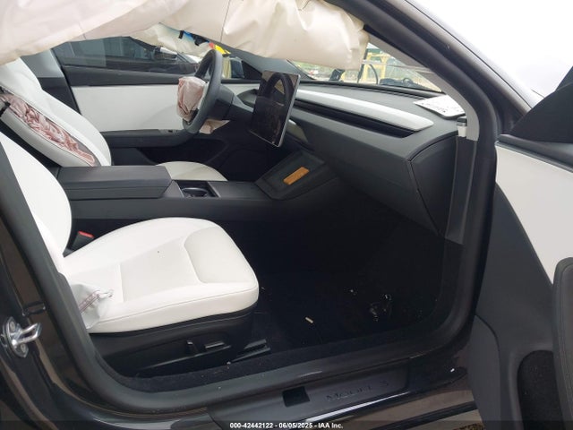 2025 TESLA MODEL 3 5YJ3E1EAXSF905176 Photo 4