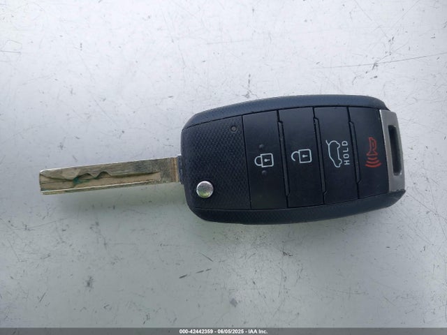 5XYPG4A39HG245573 KIA 2017