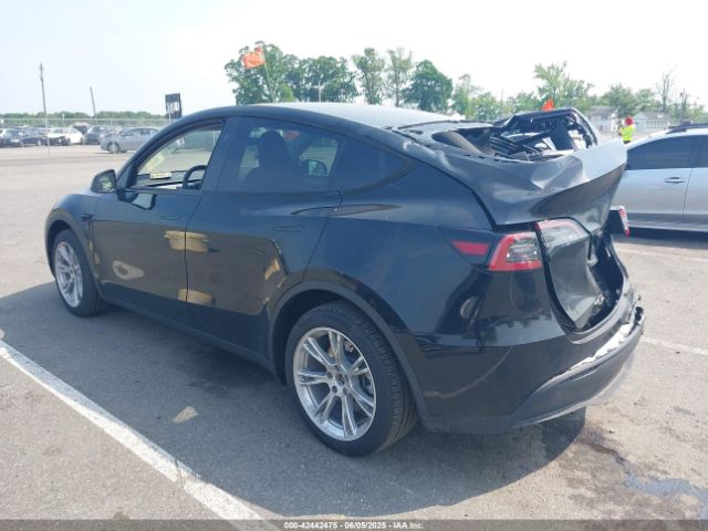 2024 TESLA MODEL Y 7SAYGDEE1RA235502 Photo 2