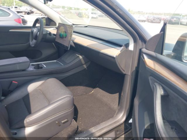 2024 TESLA MODEL Y 7SAYGDEE1RA235502 Photo 4