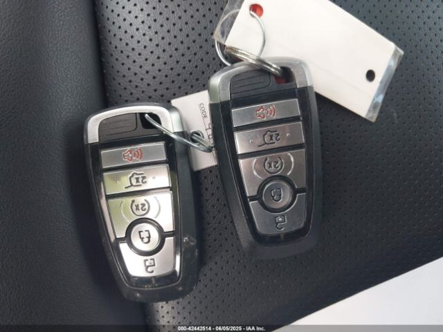 1FMJU1HT1NEA48772 Ford Expedition Xlt