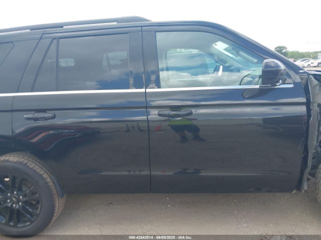 1FMJU1HT1NEA48772 Ford Expedition Xlt