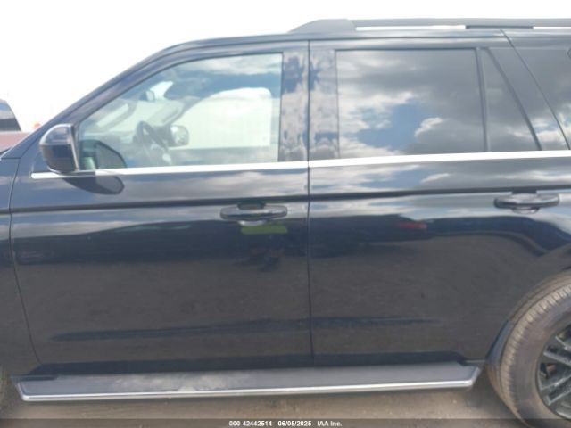 1FMJU1HT1NEA48772 Ford Expedition Xlt