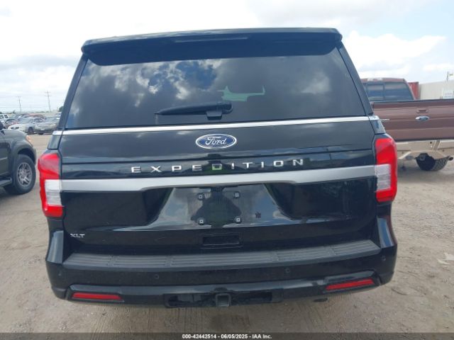1FMJU1HT1NEA48772 Ford Expedition Xlt
