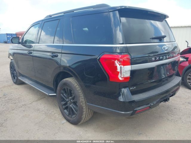 1FMJU1HT1NEA48772 Ford Expedition Xlt