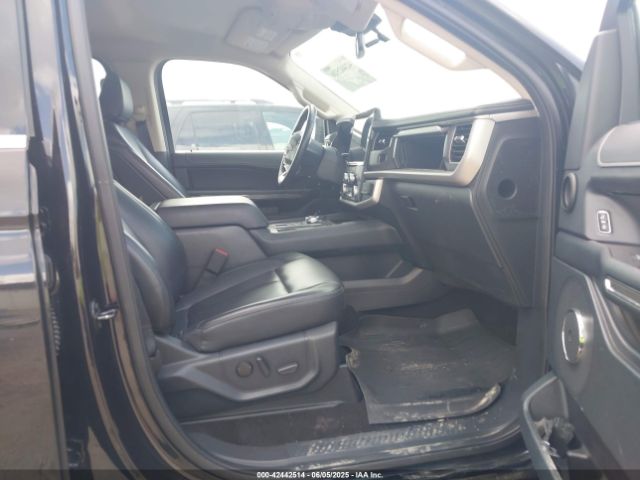 1FMJU1HT1NEA48772 Ford Expedition Xlt