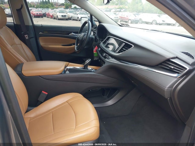 5GAEVAKW8JJ212706 Buick Enclave Essence