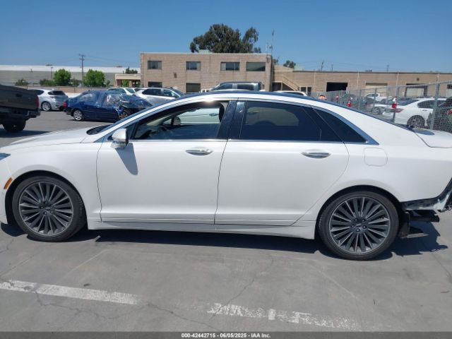 3LN6L2LU6FR614177 Lincoln 2015