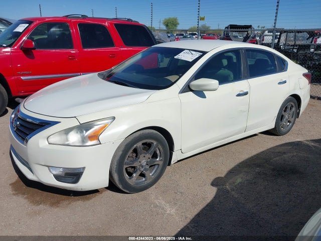 Nissan Altima 2.5 S 2015 1N4AL3APXFC464919 Image 2