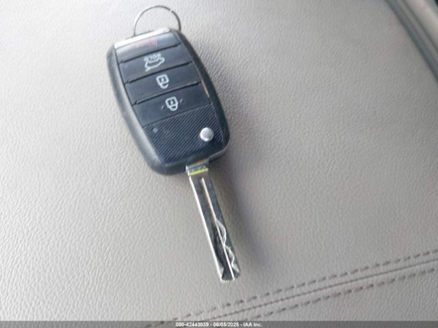 KNDMA5C13F6025335 KIA Sedona L