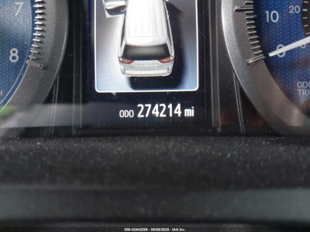 5TDYK3DC2FS582546 Toyota Sienna Xle 8 Passenger