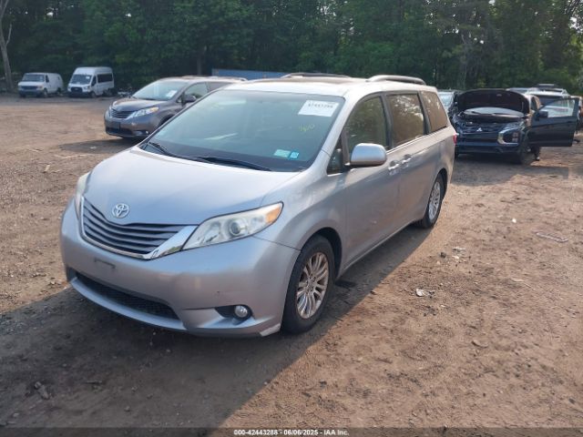 5TDYK3DC2FS582546 Toyota Sienna Xle 8 Passenger