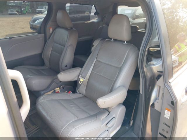 5TDYK3DC2FS582546 Toyota Sienna Xle 8 Passenger