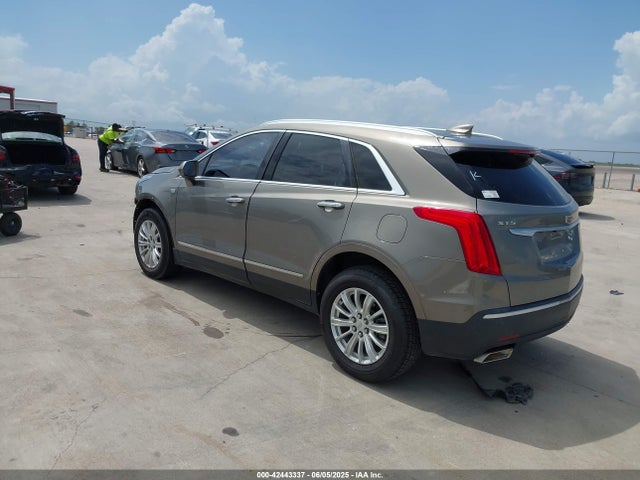 2018 CADILLAC XT5 1GYKNARS5JZ145739 Photo 2