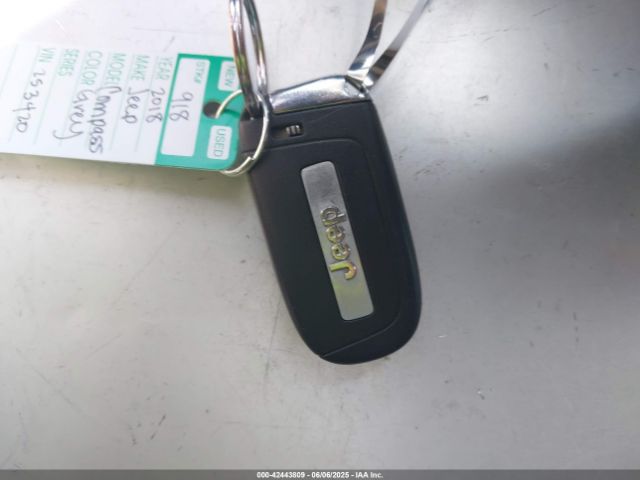 3C4NJCCB5JT253420 Jeep 2018