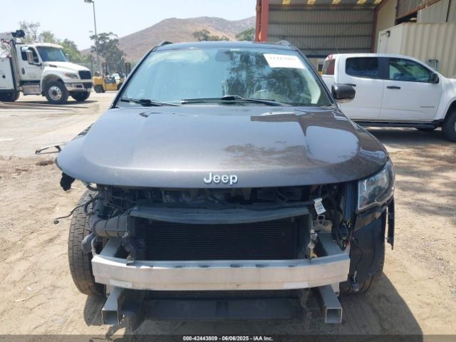 3C4NJCCB5JT253420 Jeep 2018