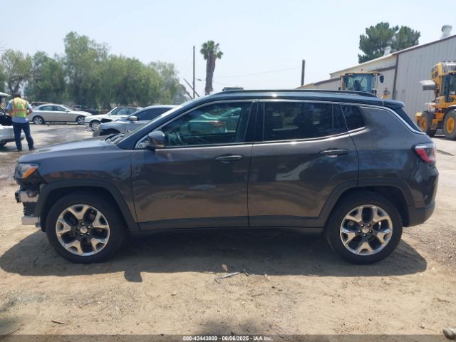 3C4NJCCB5JT253420 Jeep 2018