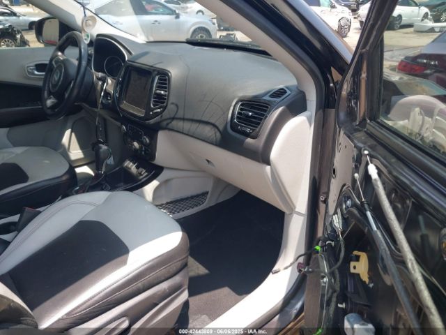 3C4NJCCB5JT253420 Jeep 2018