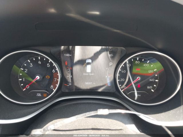 3C4NJCCB5JT253420 Jeep 2018