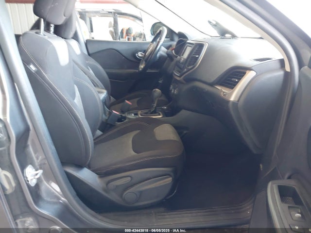 1C4PJMAS6GW327125 Jeep Cherokee Altitude