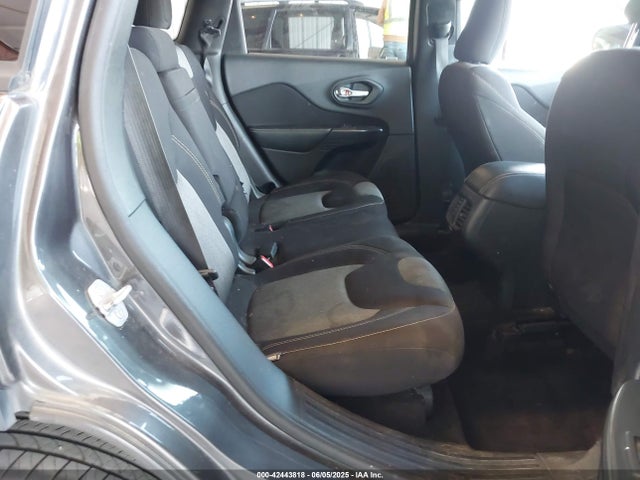 1C4PJMAS6GW327125 Jeep Cherokee Altitude