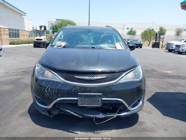 2C4RC1BG9HR611371 Chrysler 2017