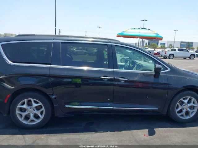 2C4RC1BG9HR611371 Chrysler 2017