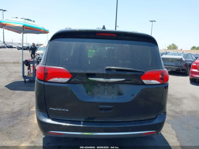 2C4RC1BG9HR611371 Chrysler 2017