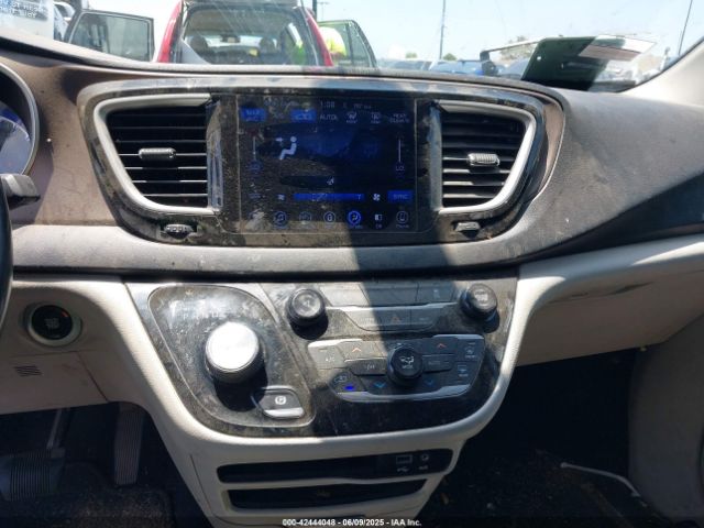 2C4RC1BG9HR611371 Chrysler 2017
