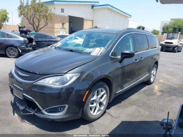 2C4RC1BG9HR611371 Chrysler 2017
