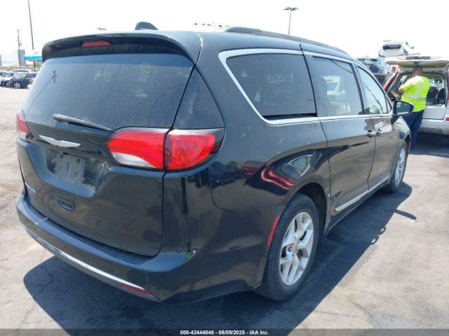 2C4RC1BG9HR611371 Chrysler 2017