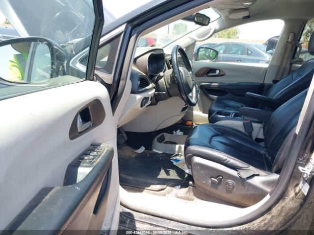 2C4RC1BG9HR611371 Chrysler 2017