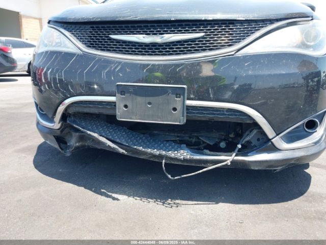 2C4RC1BG9HR611371 Chrysler 2017