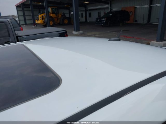 2G1WB5E37E1113761 Chevrolet lfx