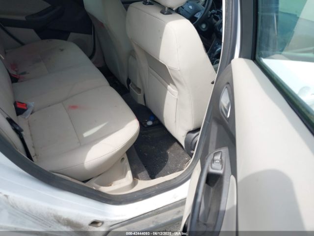 1FADP3K25JL316271 Ford FOCUS SE