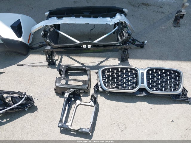 5UX33DT03R9T66002 BMW 2024