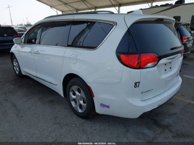2018 CHRYSLER PACIFICA HYBRID 2C4RC1L78JR172717 Photo 2