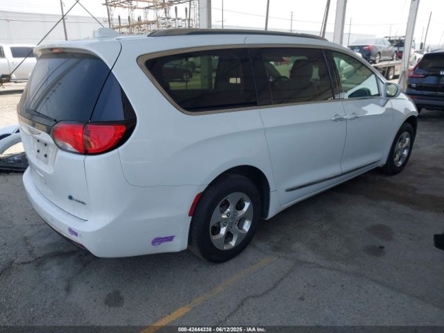 2018 CHRYSLER PACIFICA HYBRID 2C4RC1L78JR172717 Photo 3