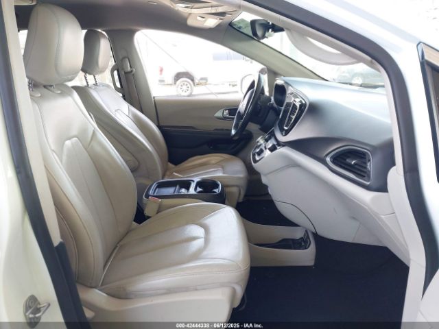 2018 CHRYSLER PACIFICA HYBRID 2C4RC1L78JR172717 Photo 4