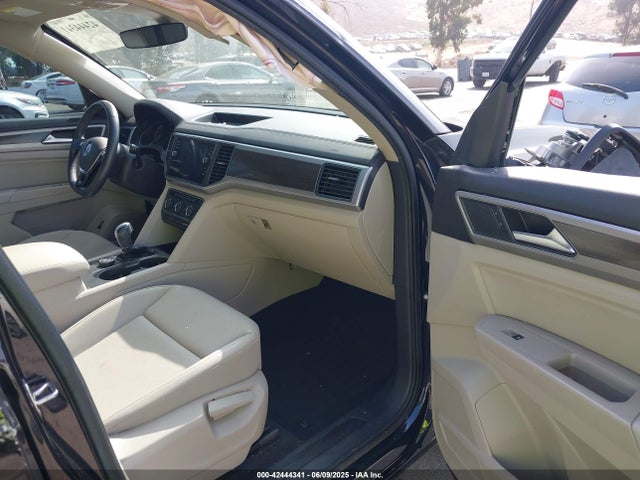 Volkswagen 2019 2019 1V2XR2CA9KC520010 Image 5