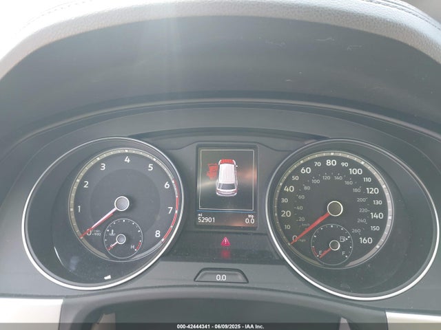 Volkswagen 2019 2019 1V2XR2CA9KC520010 Image 7