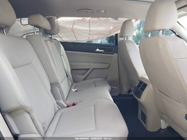Volkswagen 2019 2019 1V2XR2CA9KC520010 Image 8