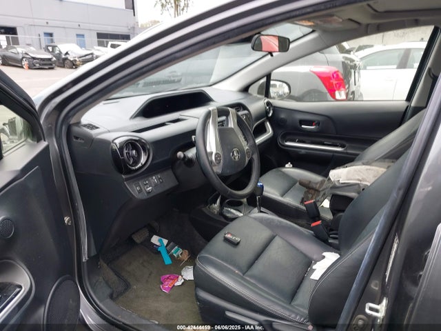 JTDKDTB38G1130649 Toyota Prius C Four