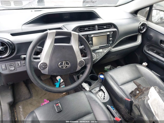JTDKDTB38G1130649 Toyota Prius C Four
