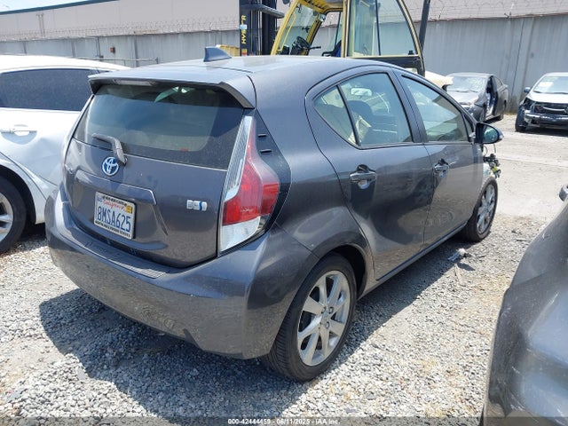 JTDKDTB38G1130649 Toyota Prius C Four