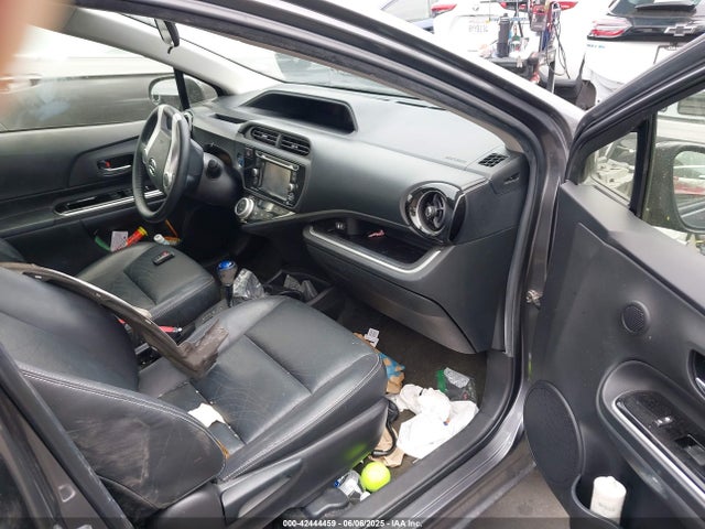JTDKDTB38G1130649 Toyota Prius C Four