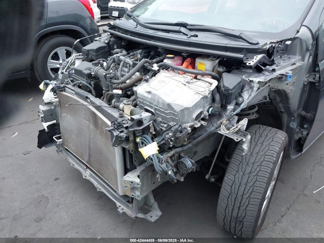 JTDKDTB38G1130649 Toyota Prius C Four